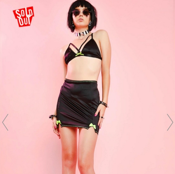 SALE! 💗Sugar Thrillz💗 Black W/Green Bows Skirt - Picture 3 of 5